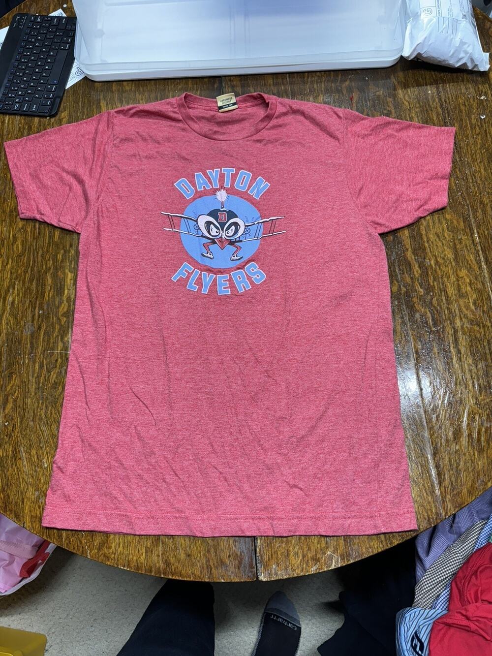 19Nine Hardwood History Dayton Flyers Basketball T Shirt Red Large Vintage